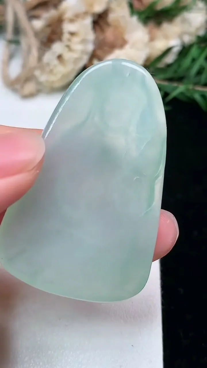 天然A货翡翠大势至观音菩萨吊坠，尺寸44.3-28.7-5.2，重量:14.58g
1月23日