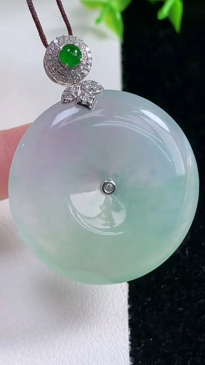 天然A货翡翠平安扣吊坠，尺寸36-5.8，重量:17.81g
1月23日