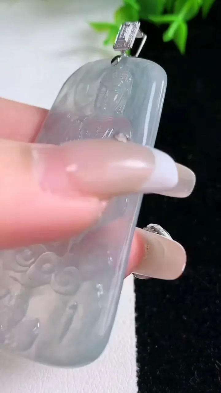 天然A货翡翠种白冰阿弥陀佛吊坠，尺寸58.4-33.6-4，重量:18.51g
1月23日