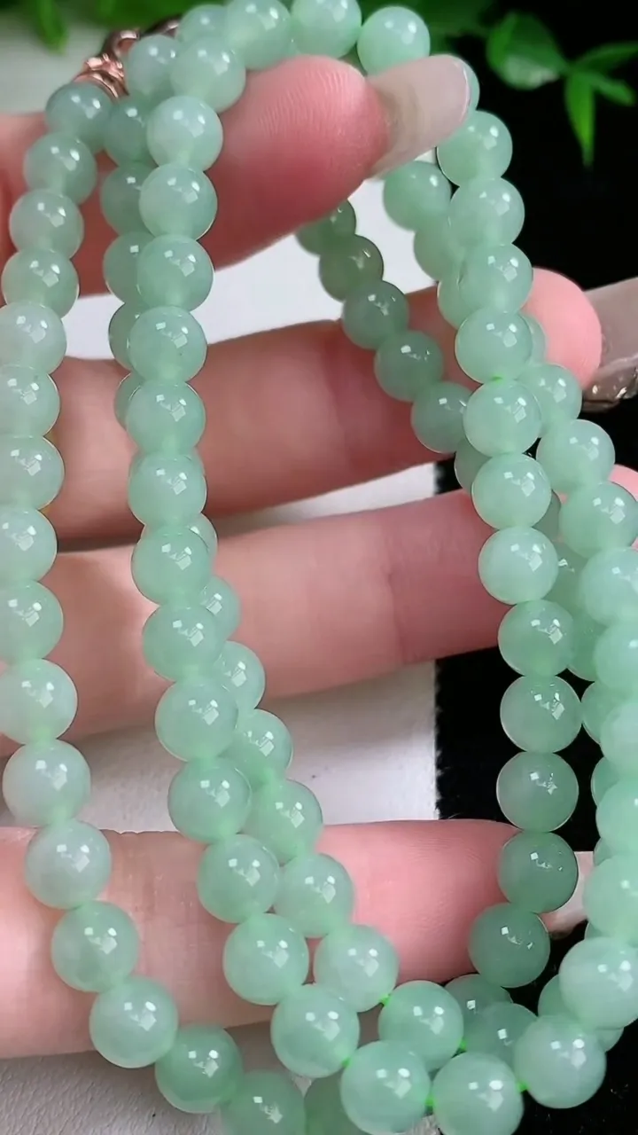 天然A货翡翠圆珠项链，尺寸6-100颗，重量:38.25g
1月23日