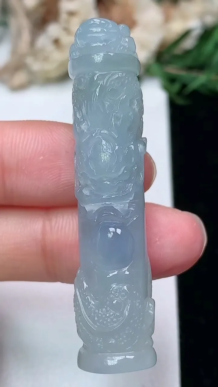 天然A货翡翠紫罗兰龙柱吊坠，尺寸50.3-11，重量:13.52g
1月23日