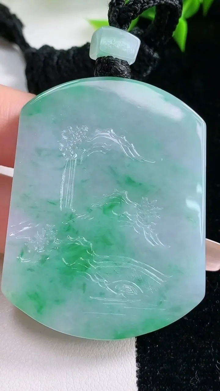天然A货翡翠山水牌吊坠，尺寸52-40.6-5.4，重量:35.27g
1月23日
