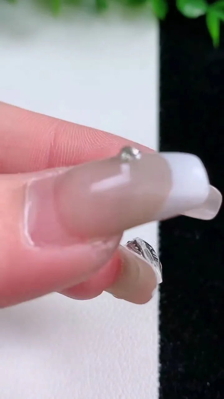 天然A货翡翠种飘花平安扣吊坠，尺寸17-5.6，重量:3.34g
1月23日