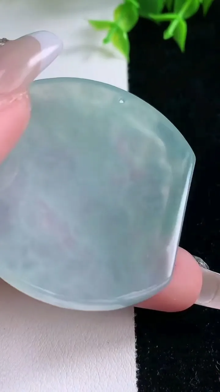 天然A货翡翠麒麟吊坠，尺寸50.8-43-5.4，重量:27.48g
1月23日