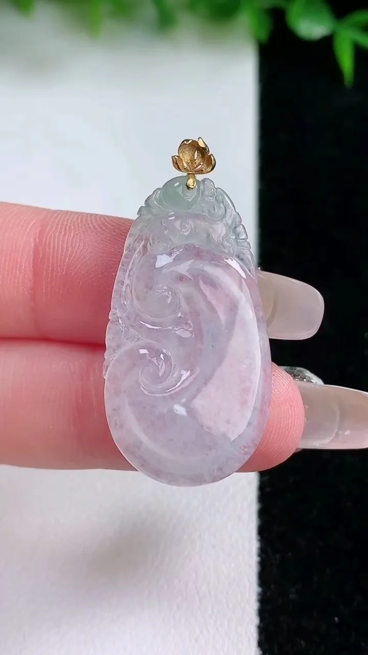 天然A货翡翠如意吊坠，尺寸32-17.5-3，重量:3.55g
1月23日