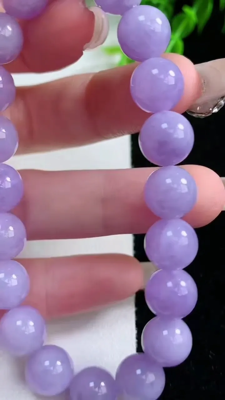 天然A货翡翠紫罗兰圆珠手串，尺寸9.8-20颗，重量:33.66g1月23日
工厂直销收藏佳品,种好水足，色泽均匀，有种有色，上手高大气！