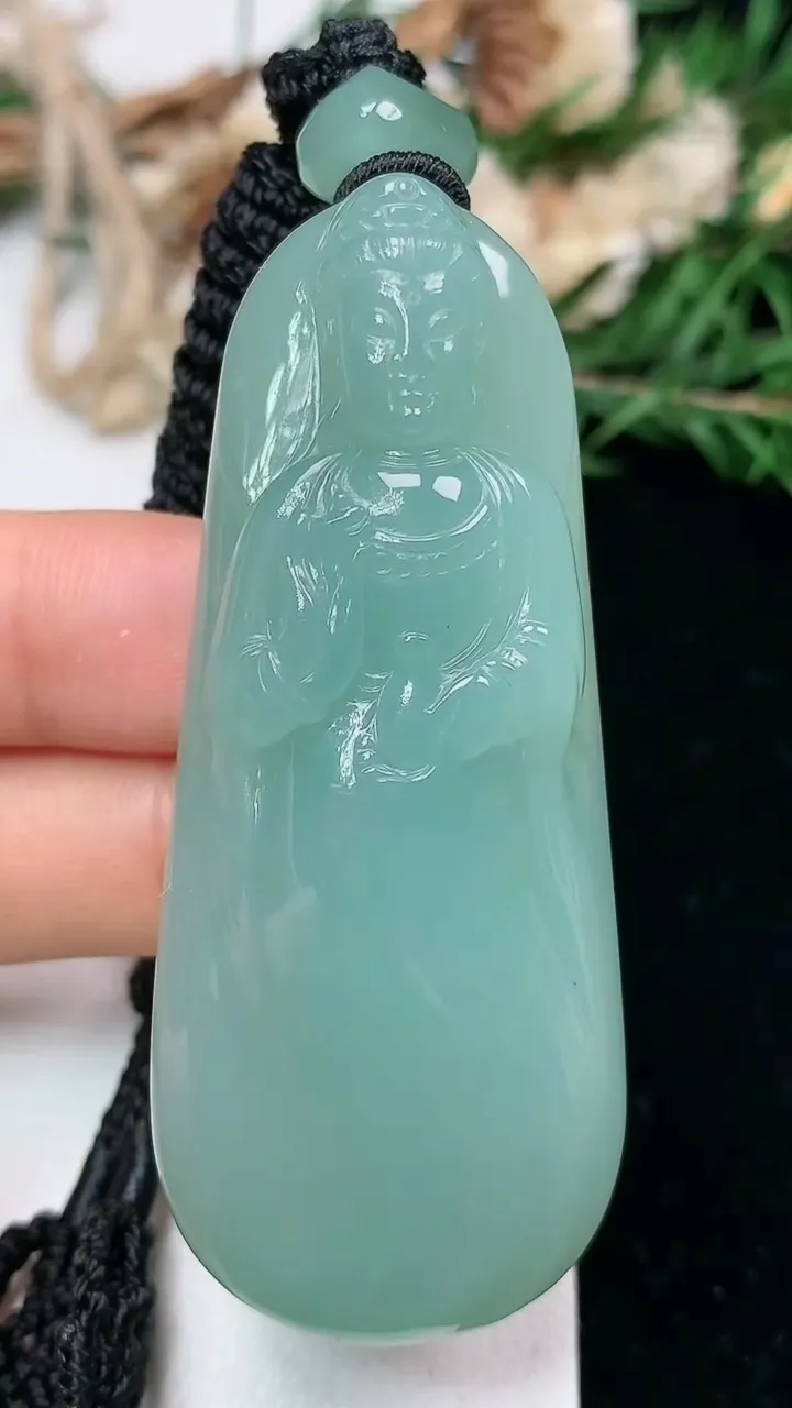 天然A货翡翠观音菩萨吊坠，尺寸62-26-12.2，重量:44.45g
1月23日