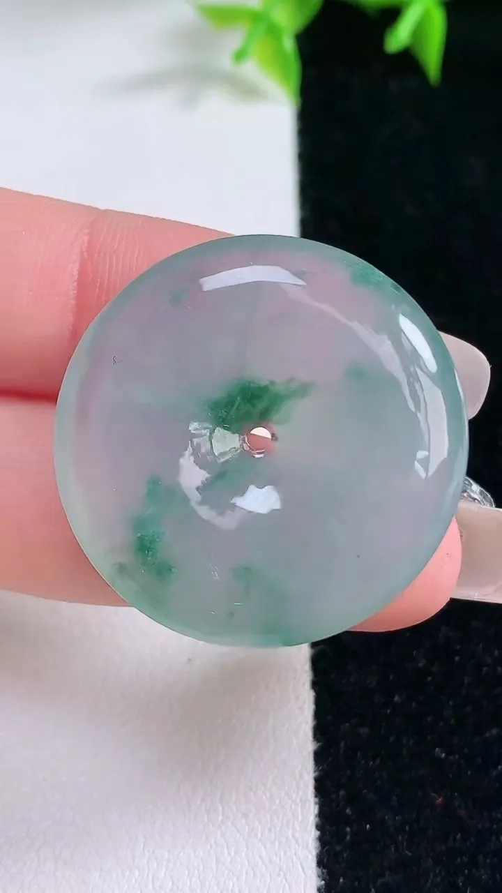 天然A货翡翠种飘花平安扣吊坠，尺寸29.6-5.6，重量:10.27g
1月23日