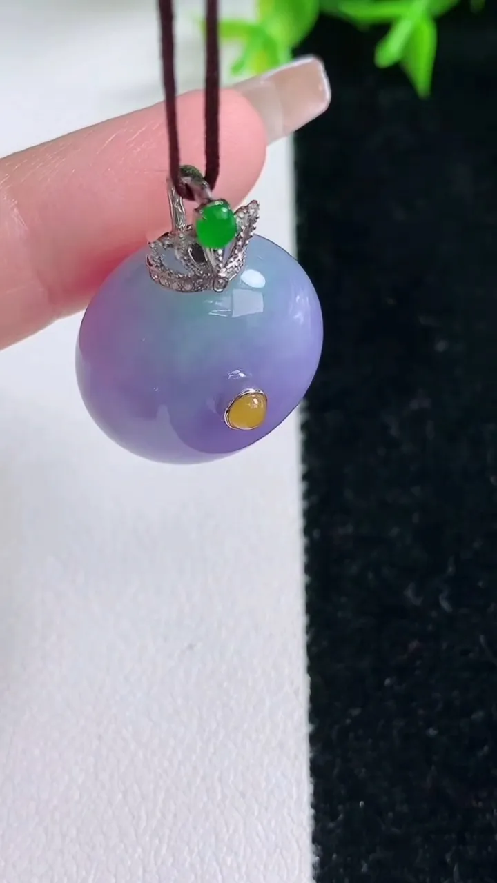 天然A货翡翠18K金紫罗兰路路通吊坠，尺寸19.7-13.4，重量:10.77g
1月23日