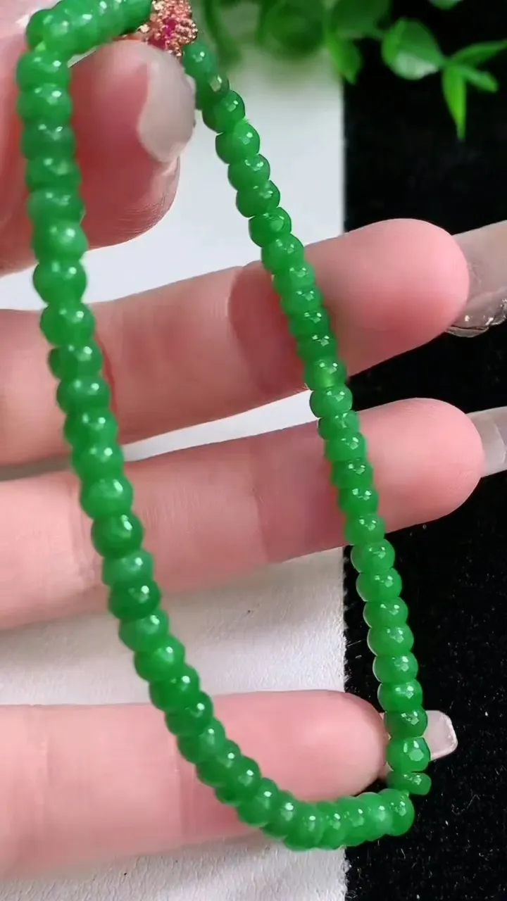 天然A货翡翠算盘珠手串，尺寸4.3-2.8-63颗，重量:7.31g1月23日
工厂直销收藏佳品,种