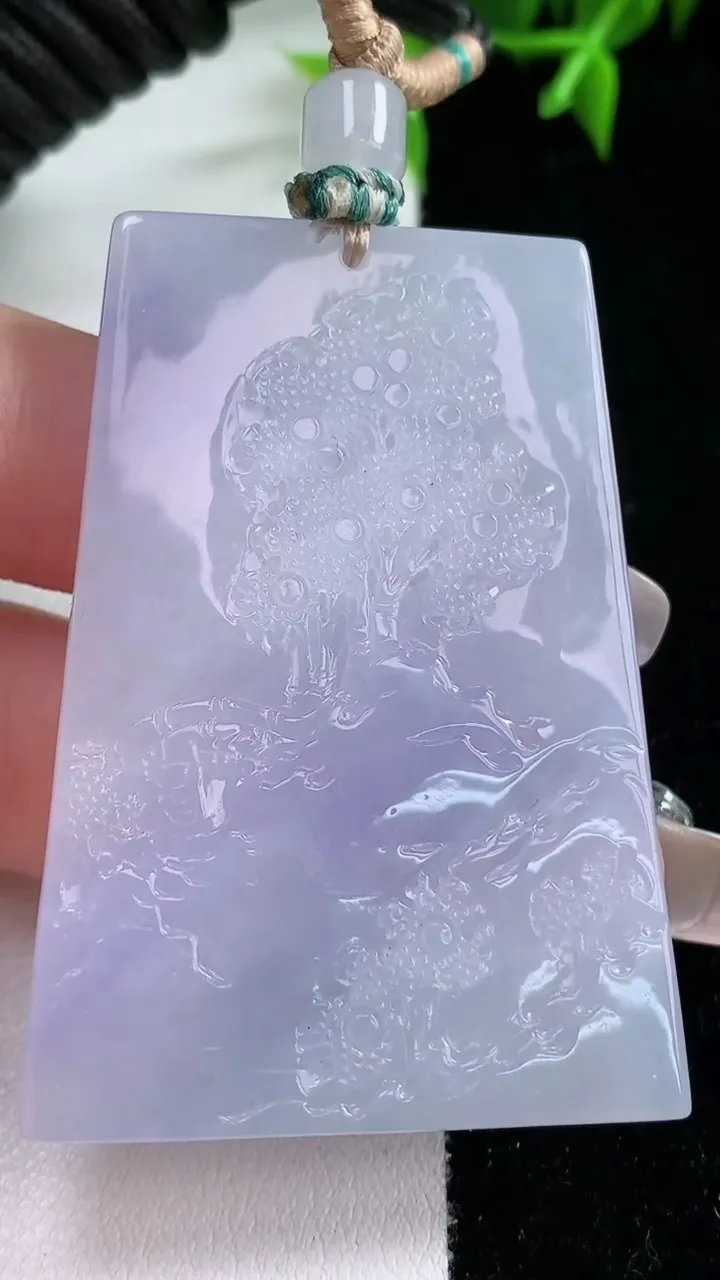 天然A货翡翠牌吊坠，尺寸53-36.2-5.6，重量:34.26g
1月23日