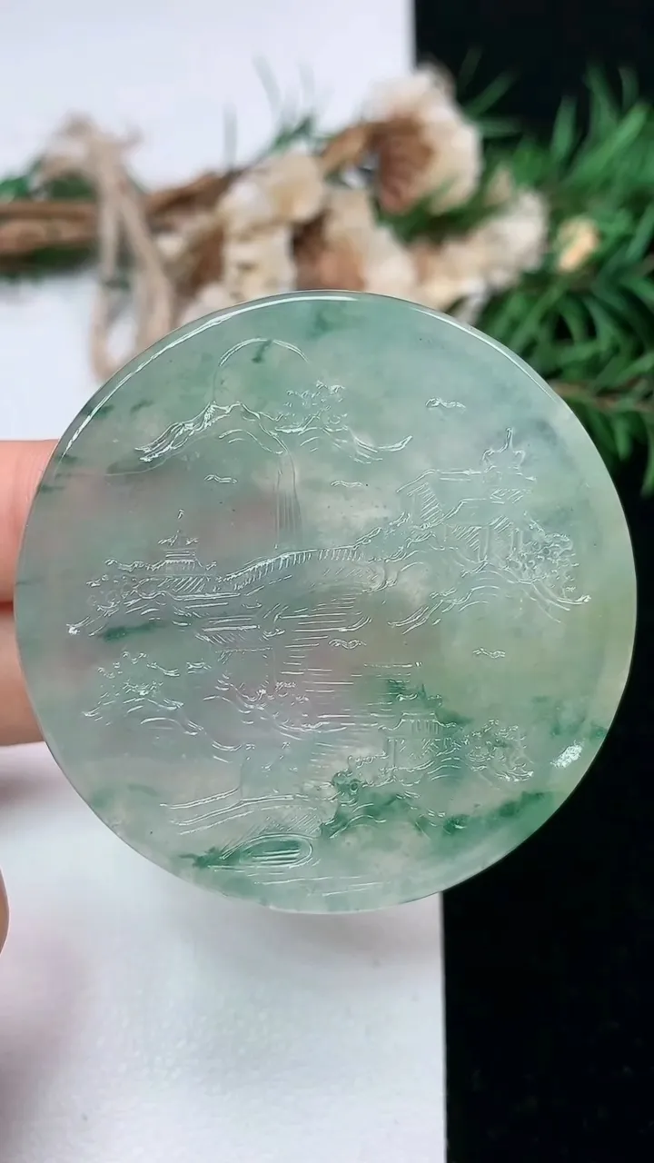 天然A货翡翠双彩山水牌吊坠，尺寸48.3-6，重量:33.34g
1月23日