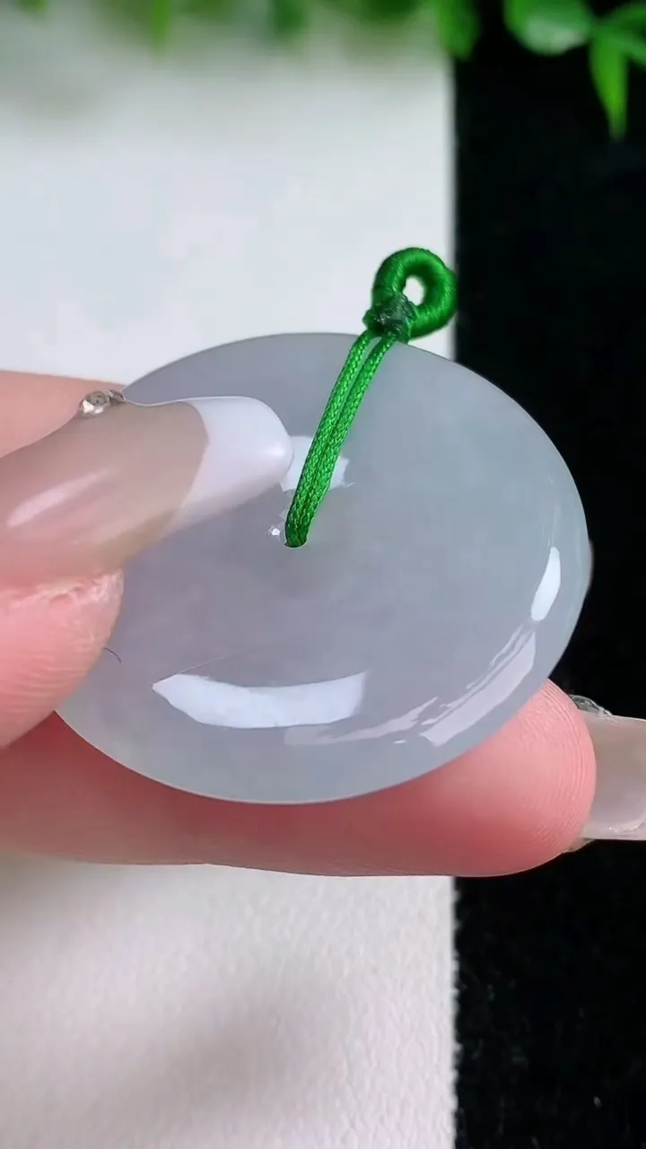 天然A货翡翠平安扣吊坠，尺寸35.2-5，重量:14.17g
1月23日