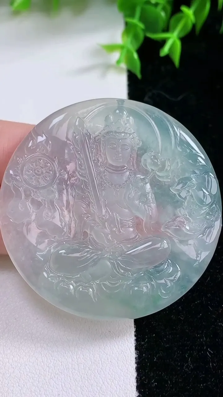 天然A货翡翠种飘花虚空藏菩萨吊坠，尺寸51-5.5，重量:32.53g
1月23日