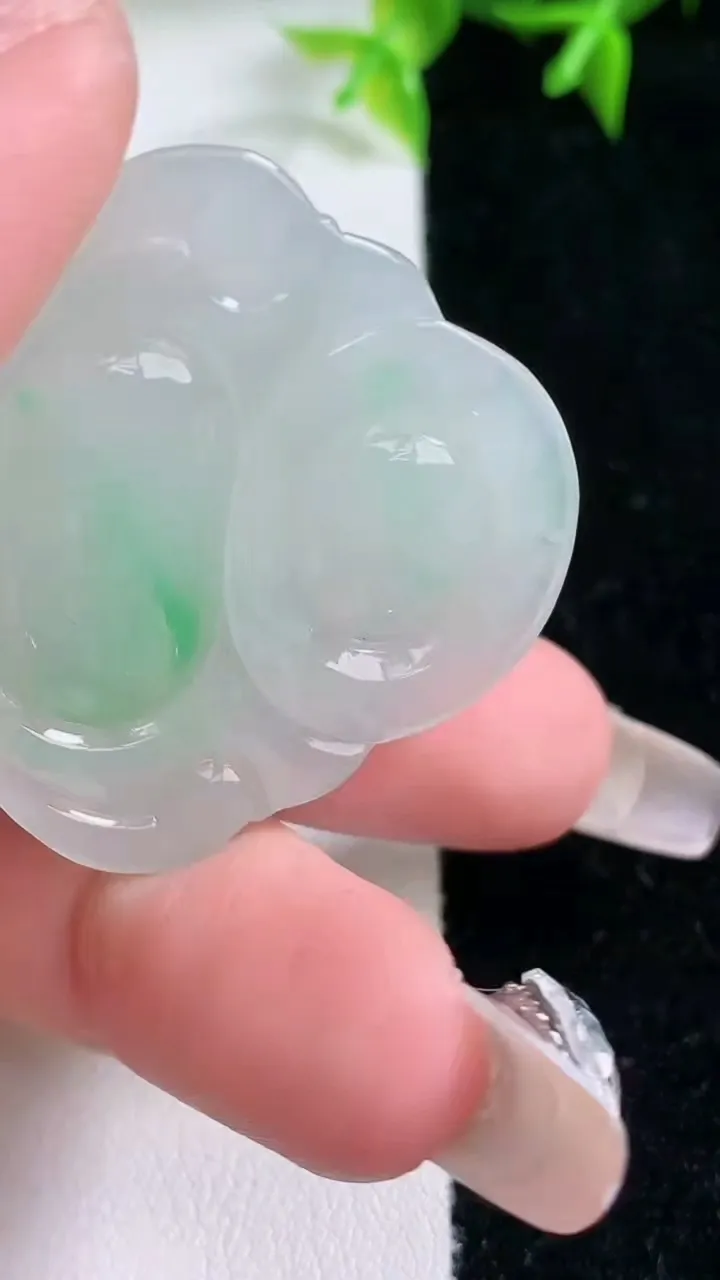 天然A货翡翠佛公吊坠，尺寸33.3-36.7-7.2，重量:13.55g
1月23日