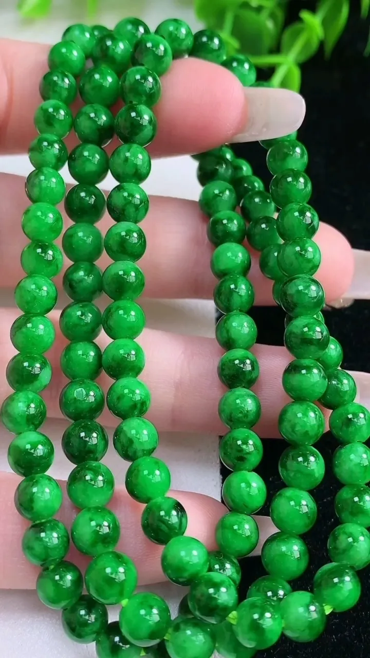 天然A货翡翠圆珠项链，尺寸5.4-104颗，重量:34.13g1月23日
工厂直销收藏佳品,种好水足