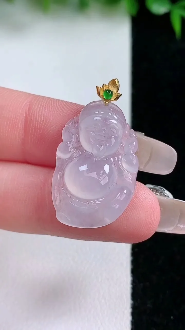 天然A货翡翠种白冰财神爷吊坠，尺寸25.8-16.5-4.8，重量:3.27g
1月23日
