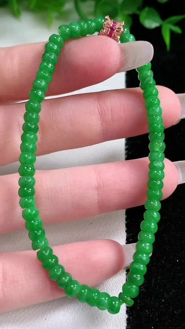 天然A货翡翠算盘珠手串，尺寸4.3-2.8-63颗，重量:7.31g1月23日
工厂直销收藏佳品,种