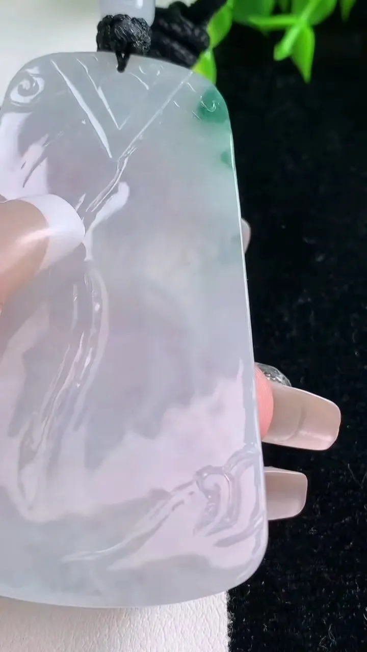 天然A货翡翠种飘花大势至菩萨吊坠，尺寸66.5-38.2-6.7，重量:41.96g
1月23日