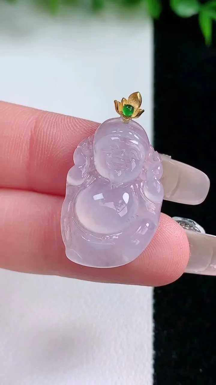 天然A货翡翠种白冰财神爷吊坠，尺寸25.8-16.5-4.8，重量:3.27g
1月23日