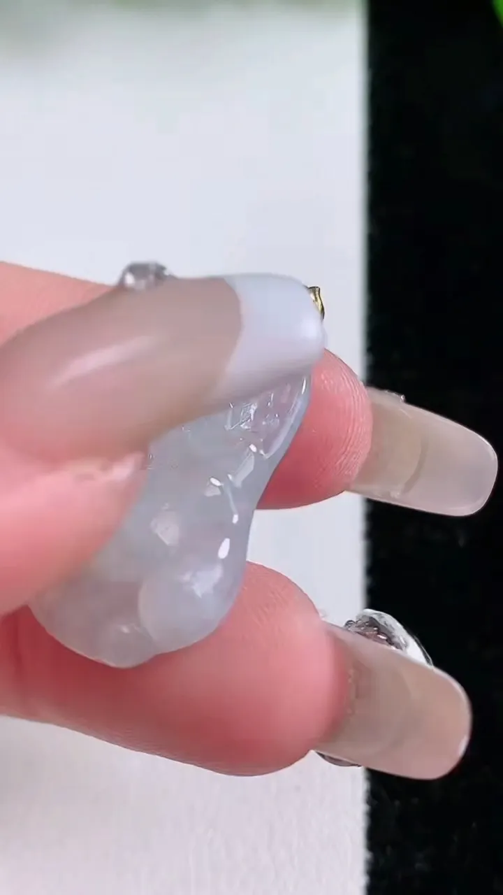 天然A货翡翠财神爷吊坠，尺寸24.5-14.8-4.8，重量:3.33g
1月23日