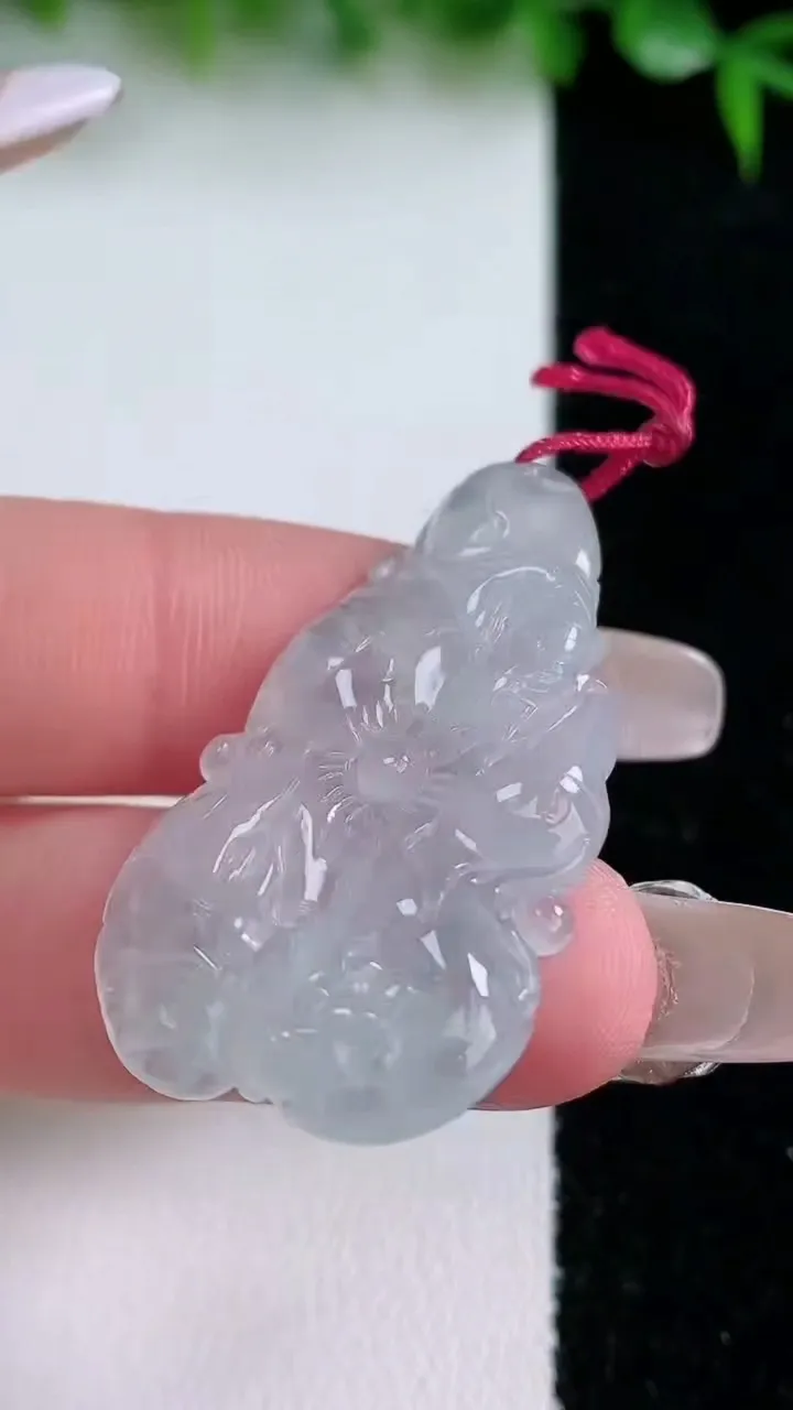 天然A货翡翠年年有余吊坠，尺寸38.3-21.6-3.6，重量:6.47g
1月23日