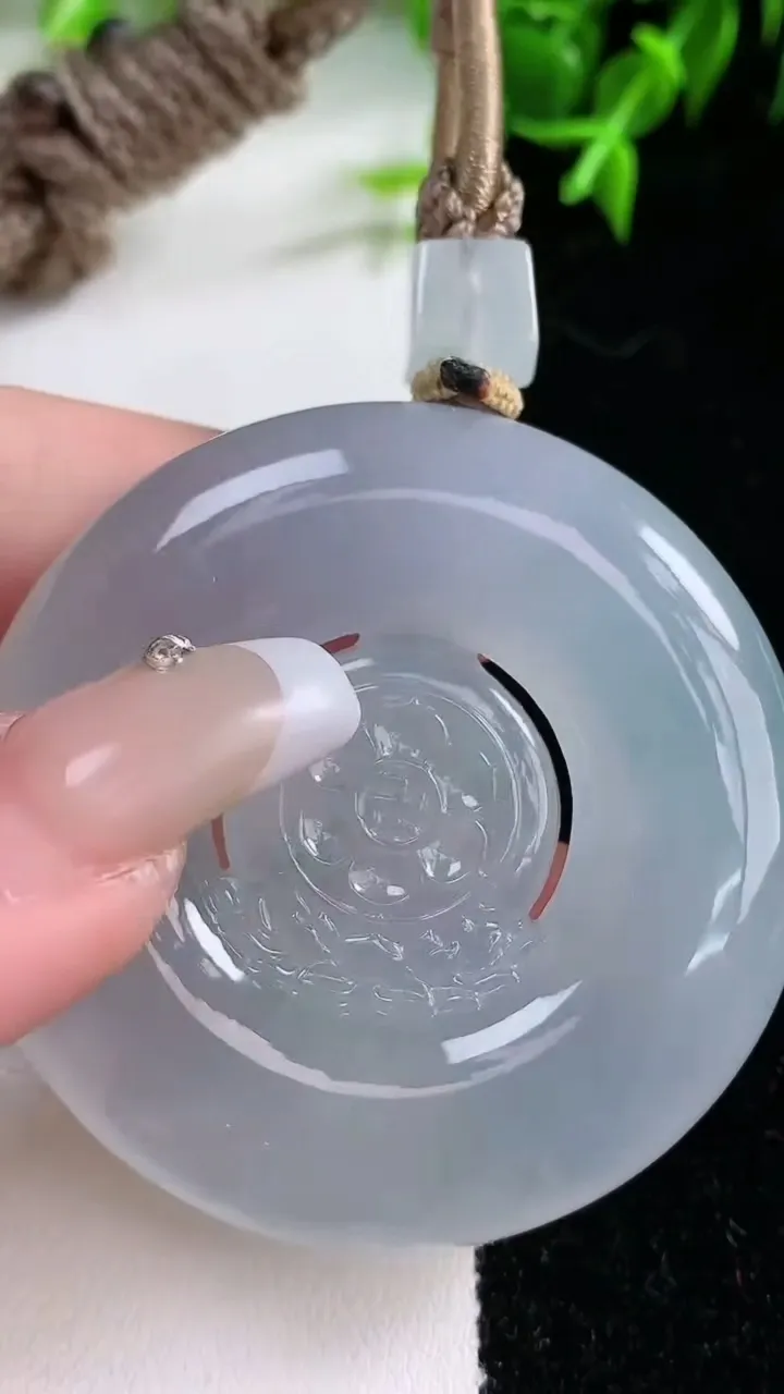 天然A货翡翠种飘花阿弥陀佛吊坠，尺寸50.8-9.8，重量:60.59g
1月23日