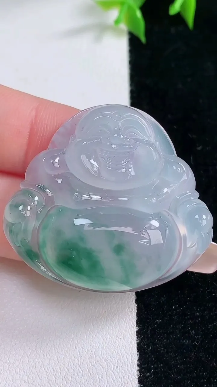 天然A货翡翠种飘花佛公吊坠，尺寸34.8-38.6-7.8，重量:15.69g
1月23日