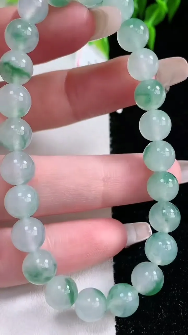 天然A货翡翠种飘花圆珠手串，尺寸8-24颗，重量:21.16g1月23日
工厂直销收藏佳品,种好水足，色泽均匀，有种有色，上手高大气！