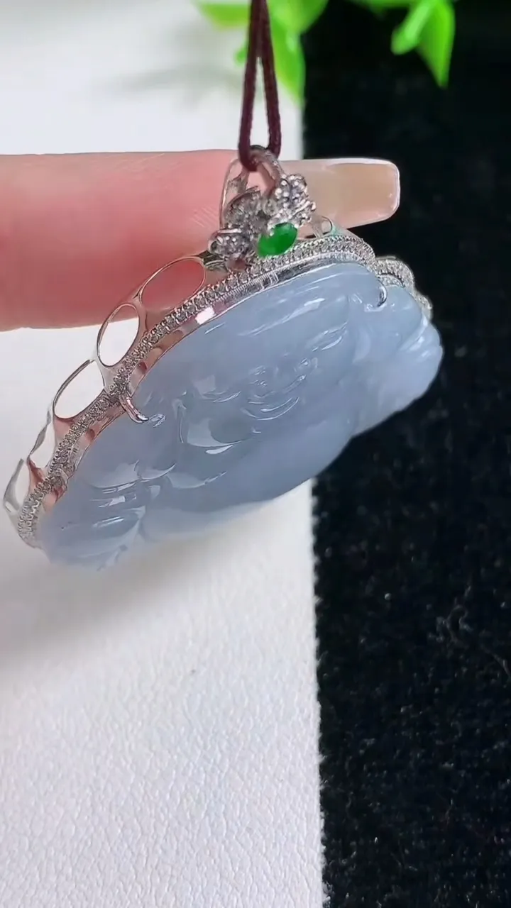 天然A货翡翠18K金紫罗兰佛公吊坠，尺寸39.3-40.4-8.2，裸石28.3-38.3重量:12.98g
1月23日