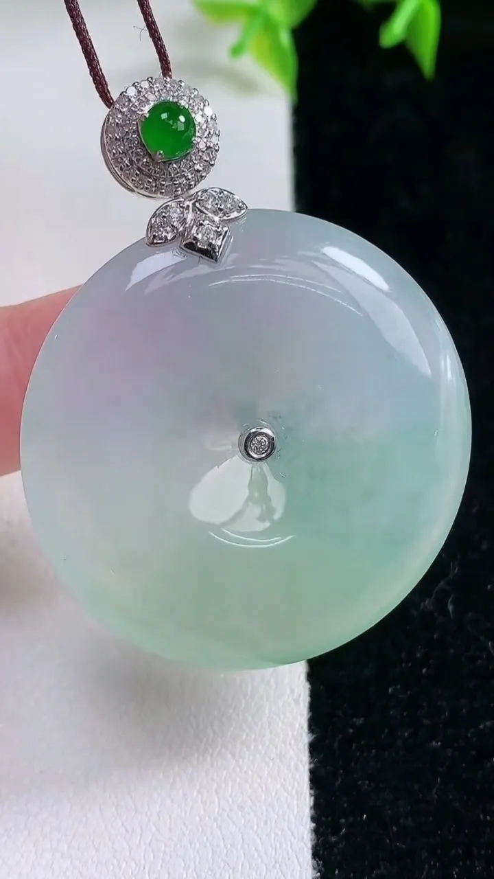 天然A货翡翠平安扣吊坠，尺寸36-5.8，重量:17.81g
1月23日