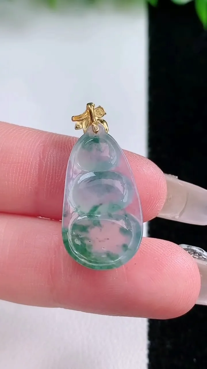 天然A货翡翠种飘花福豆吊坠，尺寸21.7-13-4，重量:2.00g
1月23日
