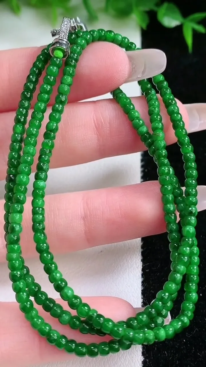 天然A货翡翠算盘珠项链，尺寸2.8-1.7-255颗，重量:10.58g1月23日
工厂直销收藏佳品,种好水足，色泽均匀，有种有色，上手高大气！