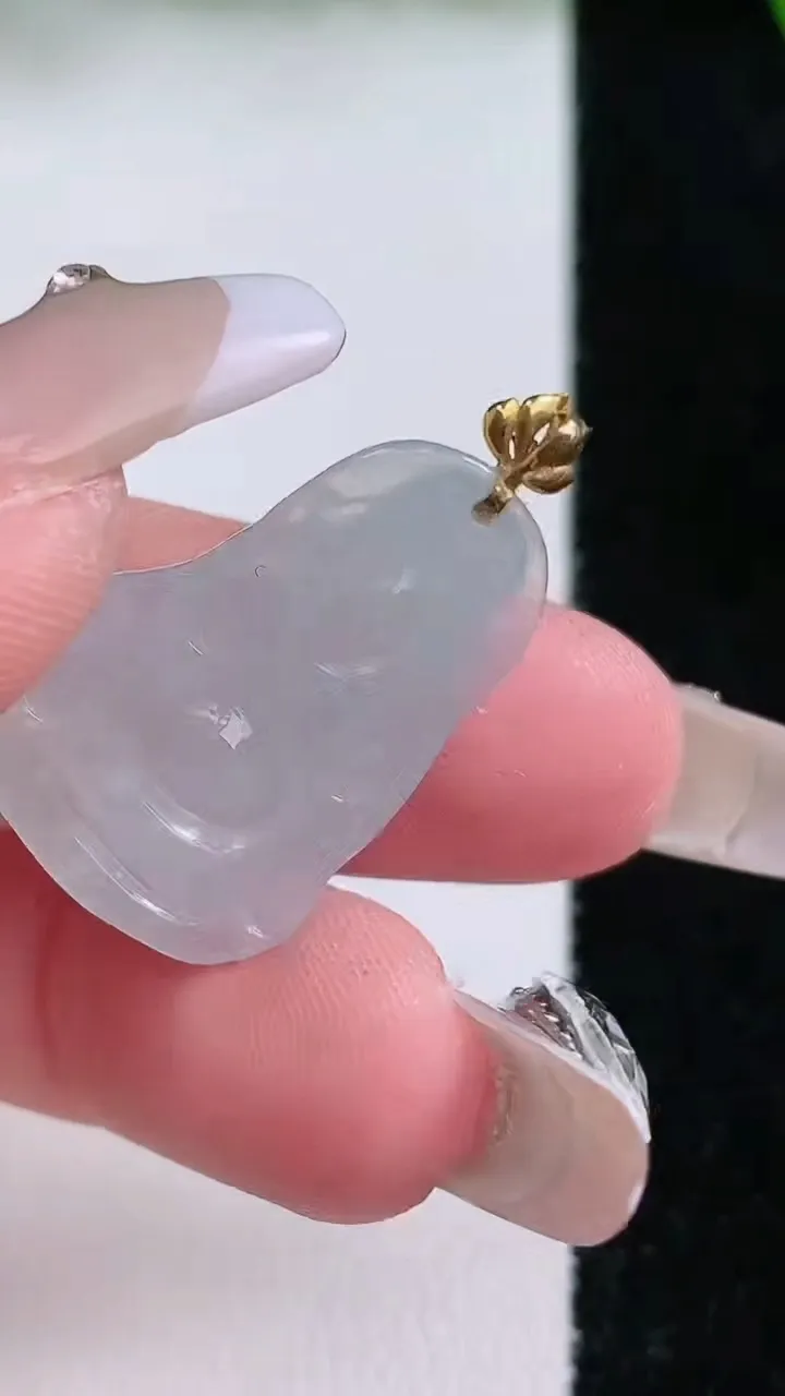 天然A货翡翠财神爷吊坠，尺寸24.5-14.8-4.8，重量:3.33g
1月23日