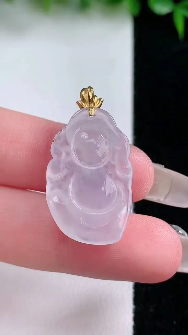 天然A货翡翠种白冰财神爷吊坠，尺寸25.8-16.5-4.8，重量:3.27g
1月23日