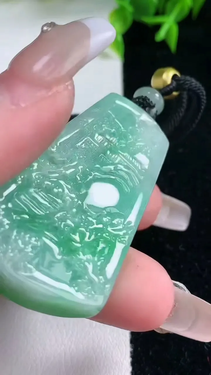 天然A货翡翠山水牌吊坠，尺寸47.4-28-6.8，重量:24.26g
1月23日