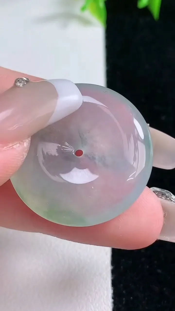 天然A货翡翠种飘花平安扣吊坠，尺寸27-5.4，重量:8.20g
1月23日