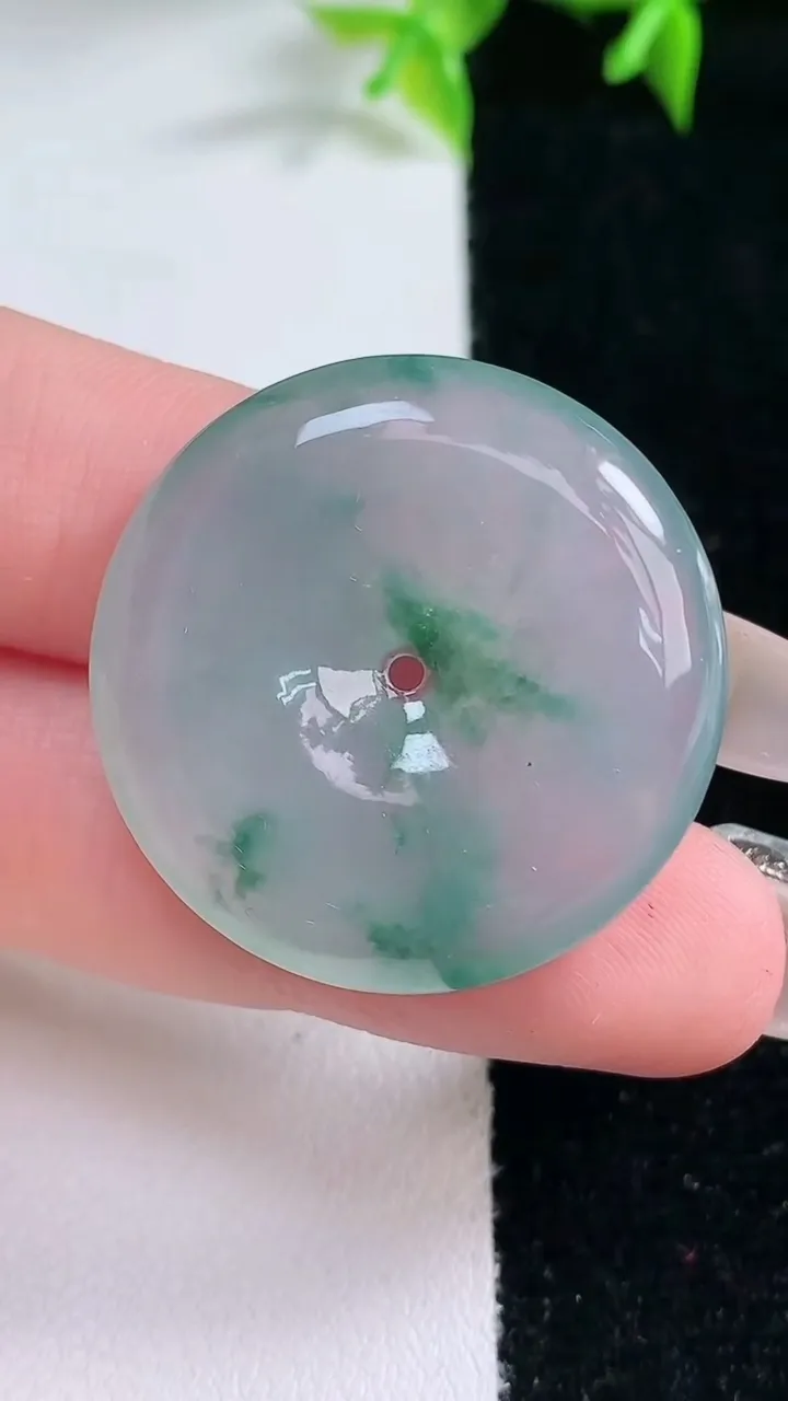 天然A货翡翠种飘花平安扣吊坠，尺寸29.6-5.6，重量:10.27g
1月23日