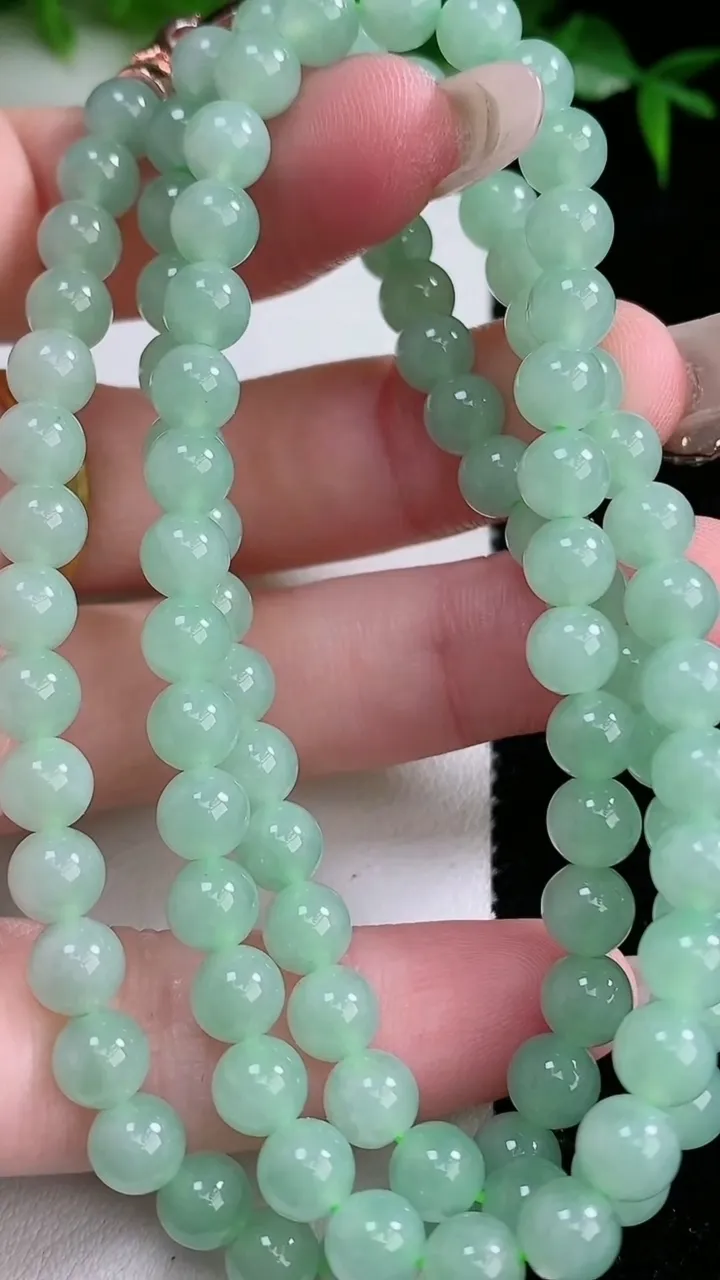 天然A货翡翠圆珠项链，尺寸6-100颗，重量:38.25g
1月23日