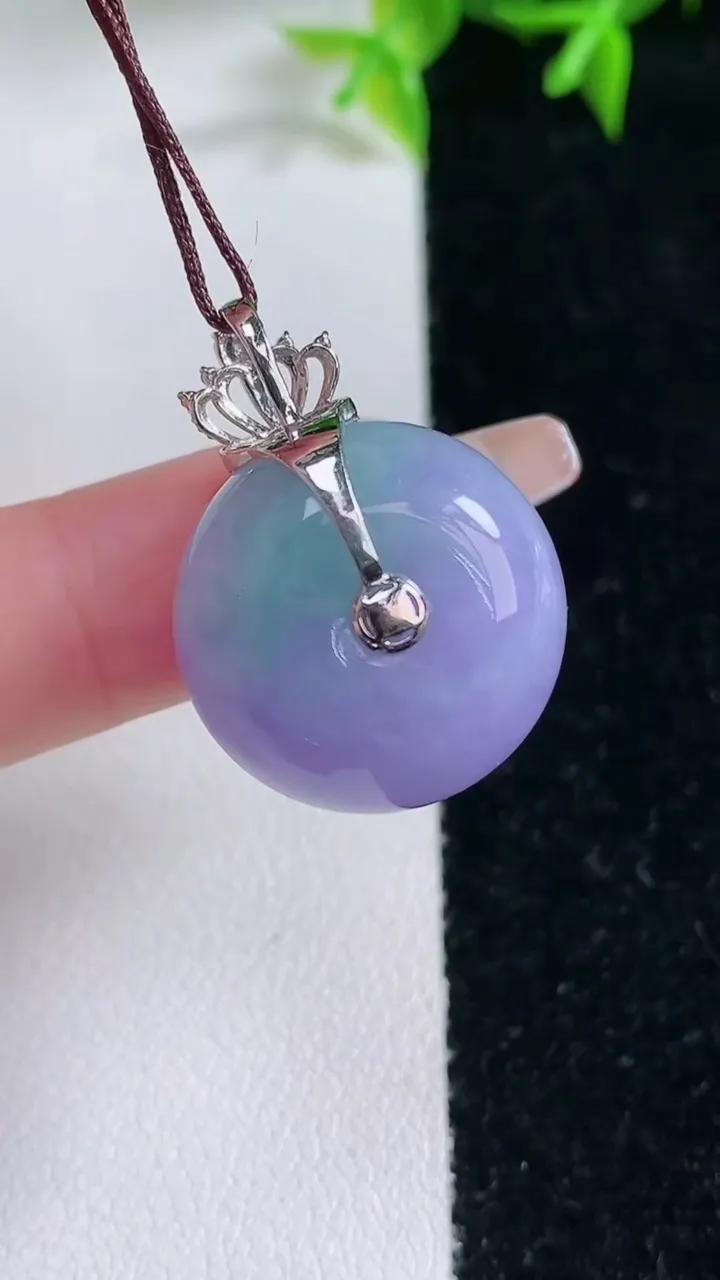 天然A货翡翠18K金紫罗兰路路通吊坠，尺寸19.7-13.4，重量:10.77g
1月23日