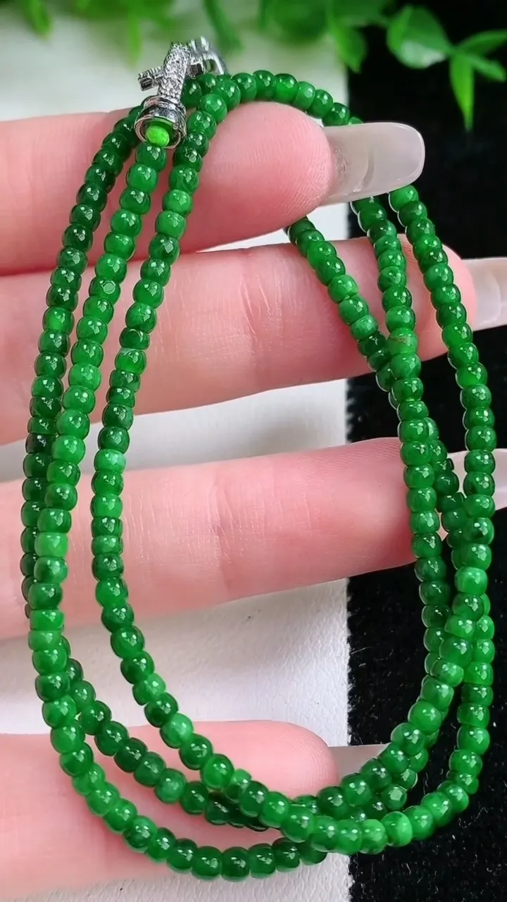 天然A货翡翠算盘珠项链，尺寸2.8-1.7-255颗，重量:10.58g1月23日
工厂直销收藏佳品
