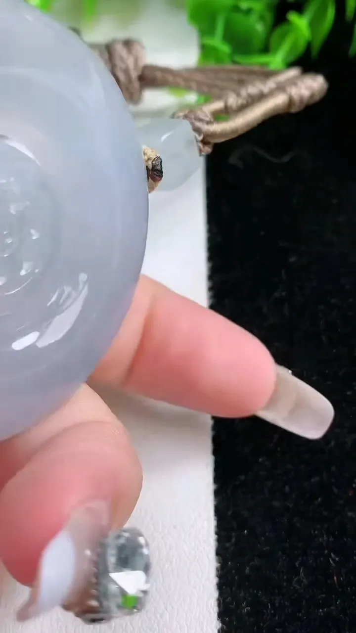 天然A货翡翠种飘花阿弥陀佛吊坠，尺寸50.8-9.8，重量:60.59g
1月23日