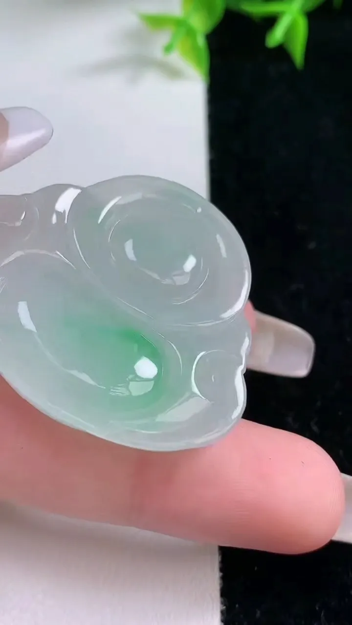 天然A货翡翠佛公吊坠，尺寸33.3-36.7-7.2，重量:13.55g
1月23日