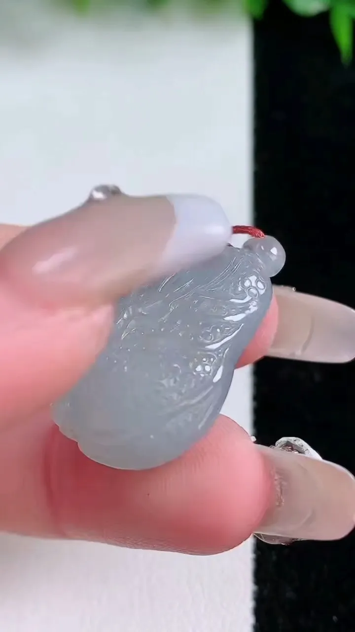 天然A货翡翠白菜吊坠，尺寸29-20.7-8.4，重量:7.76g
1月23日