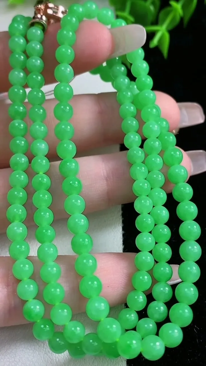 天然A货翡翠圆珠项链，尺寸4.9-127颗，重量:24.42g1月23日
工厂直销收藏佳品,种好水足，色泽均匀，有种有色，上手高大气！