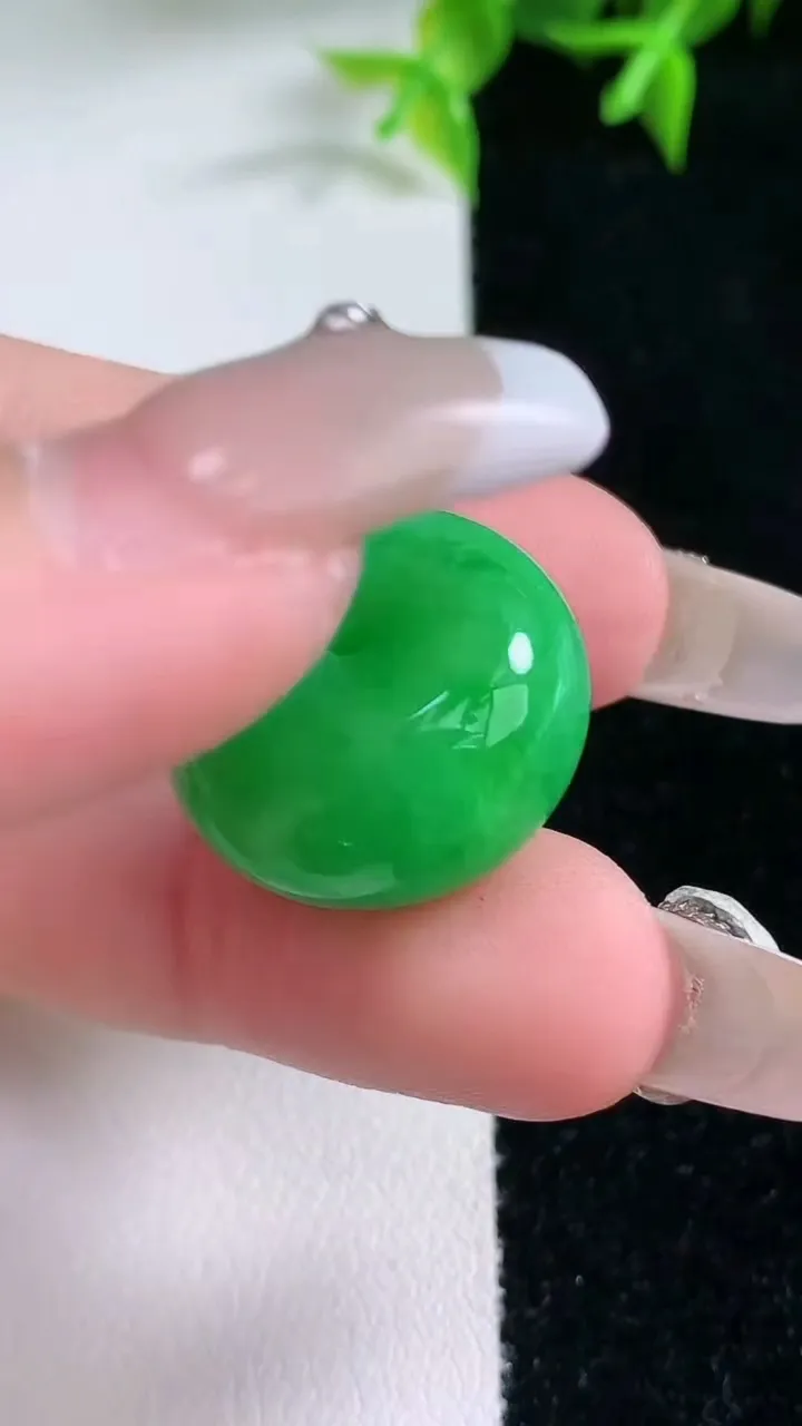 天然A货翡翠路路通吊坠，尺寸19.8-11.5，重量:9.64g
1月23日