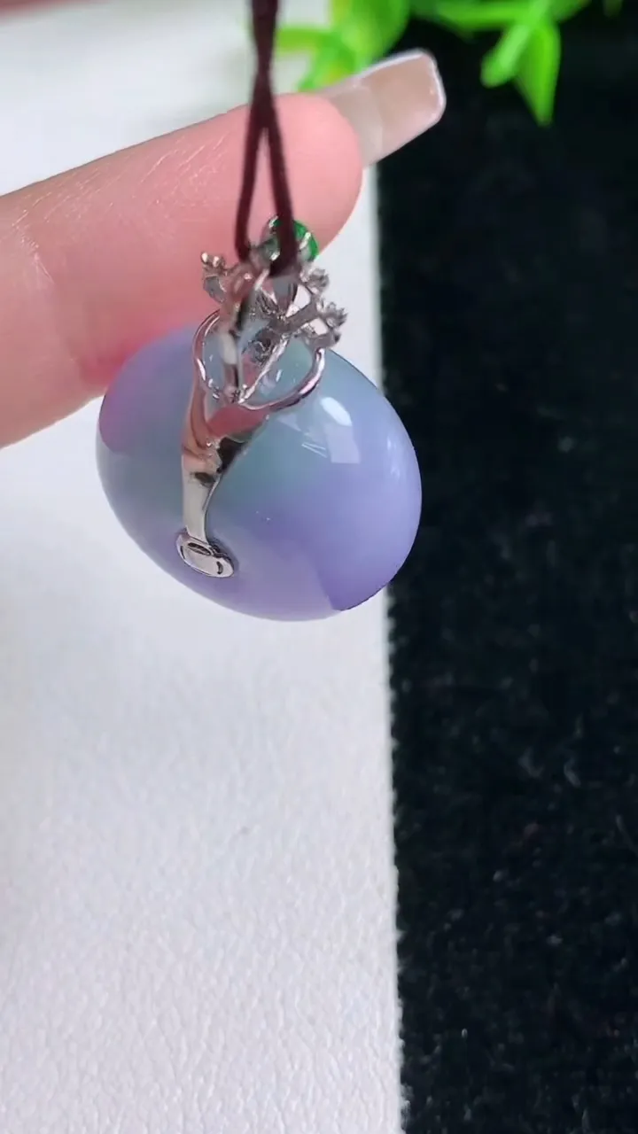 天然A货翡翠18K金紫罗兰路路通吊坠，尺寸19.7-13.4，重量:10.77g
1月23日