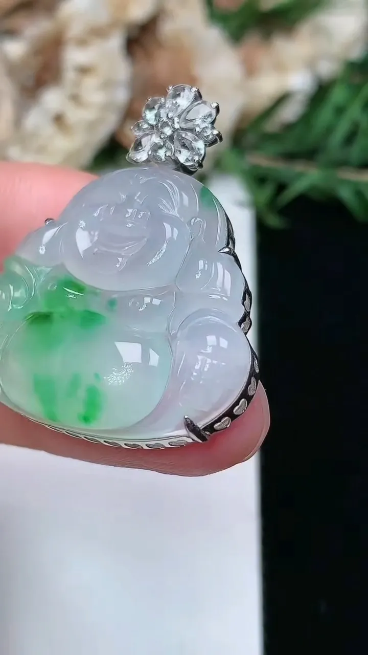 天然A货翡翠佛公吊坠，尺寸24-28.6-7.5，重量:6.81g
1月23日