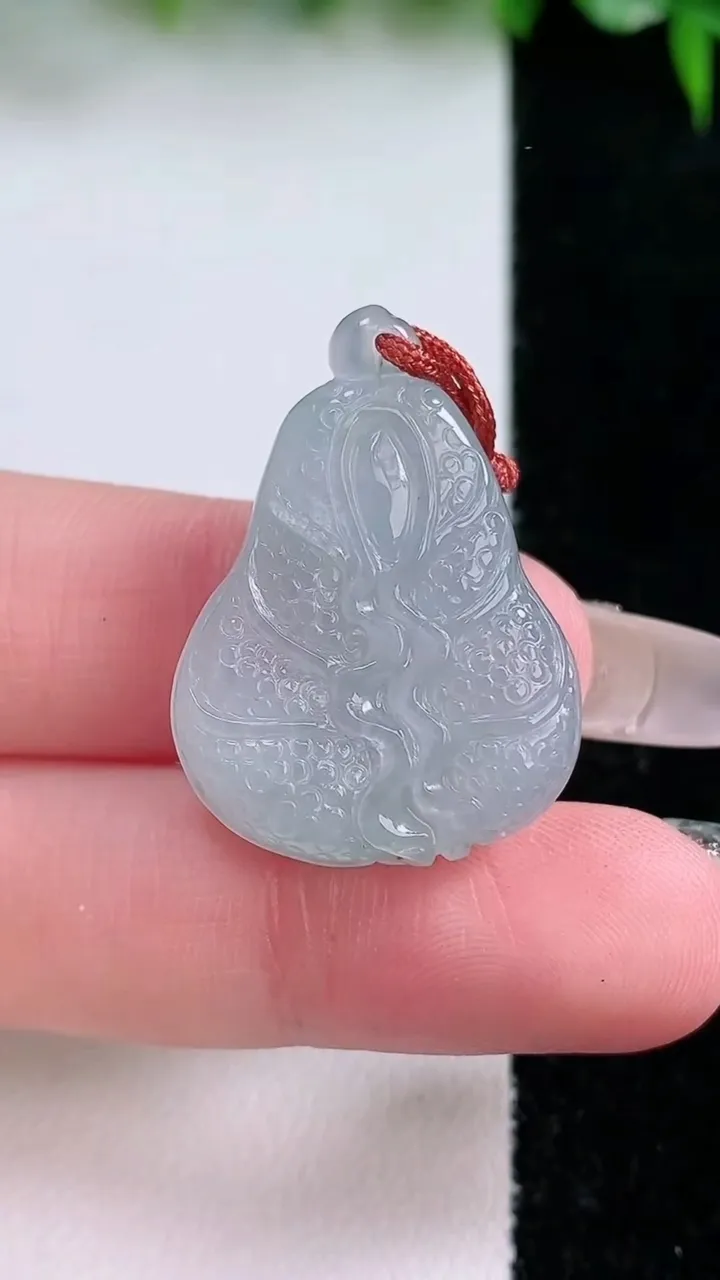 天然A货翡翠白菜吊坠，尺寸29-20.7-8.4，重量:7.76g
1月23日