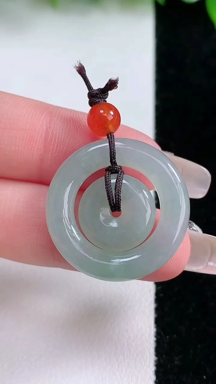 天然A货翡翠母子平安扣吊坠，尺寸25.2-4，重量:5.45g
1月23日